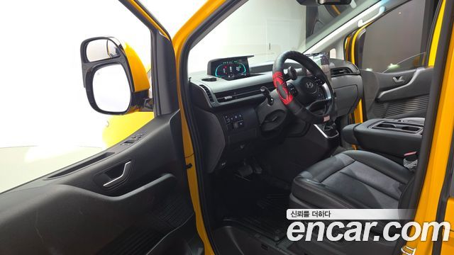 Hyundai Staria 2025 — photo 13