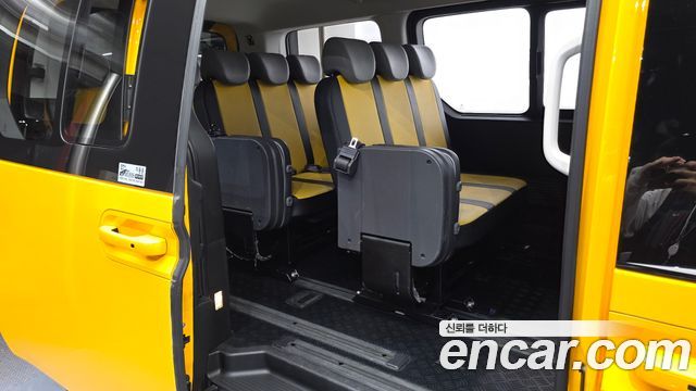 Hyundai Staria 2025 — photo 17