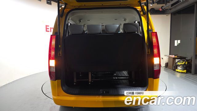 Hyundai Staria 2025 — photo 26