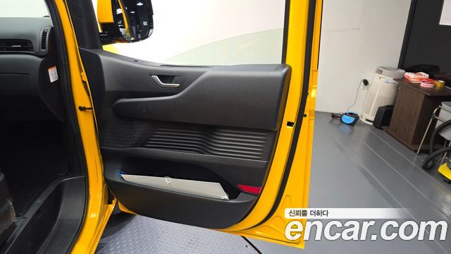Hyundai Staria 2025 — photo 14