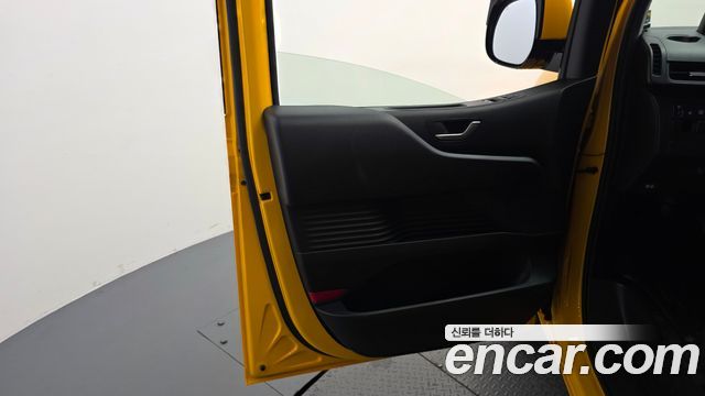 Hyundai Staria 2025 — photo 15