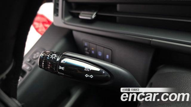 Hyundai Staria 2025 — photo 30