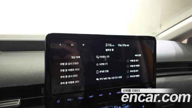 Hyundai Staria 2025 — photo 32