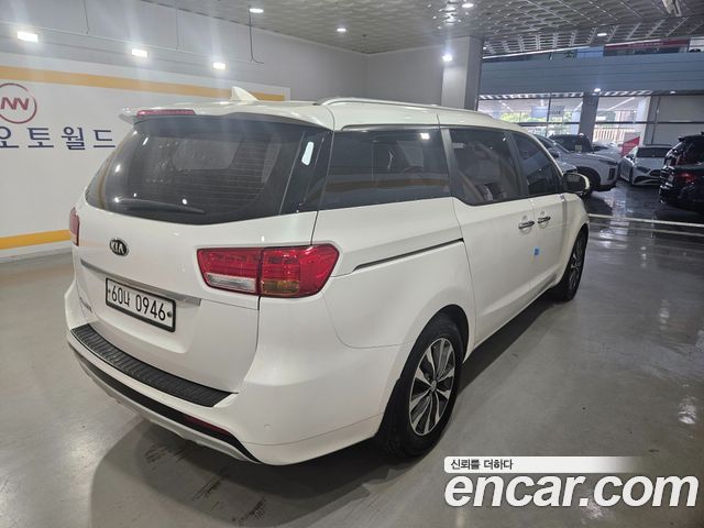 Kia Canival 2016 — photo 4