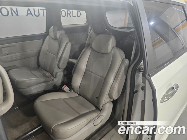Kia Canival 2016 — photo 10