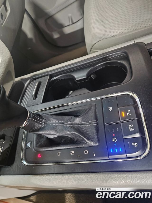 Kia Canival 2016 — photo 16