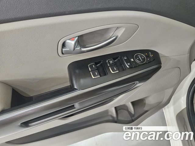 Kia Canival 2016 — photo 18