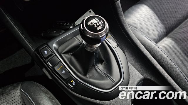 Hyundai Veloster 2019 — photo 12