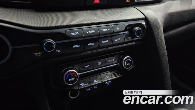 Hyundai Veloster 2019 — photo 25