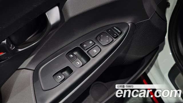 Hyundai Veloster 2019 — photo 26