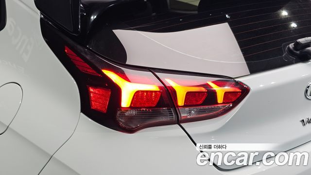 Hyundai Veloster 2019 — photo 9
