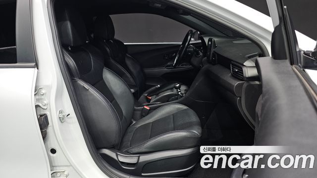 Hyundai Veloster 2019 — photo 16
