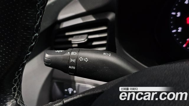 Hyundai Veloster 2019 — photo 30
