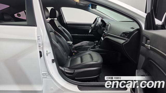 Hyundai AVANTE 2020 — photo 11