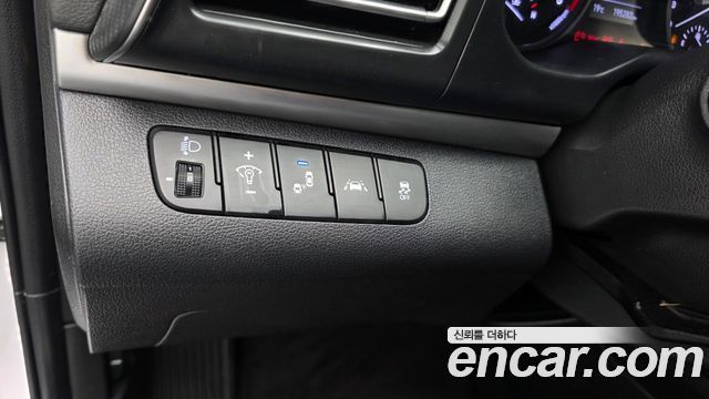 Hyundai AVANTE 2020 — photo 17