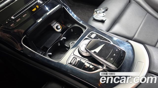 Mercedes-Benz GLC-Class 2019 — photo 12