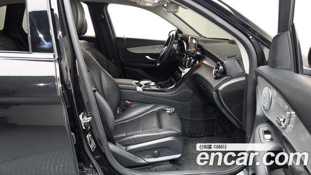 Mercedes-Benz GLC-Class 2019 — photo 16