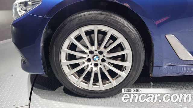 BMW 5-Series 2020 — photo 5
