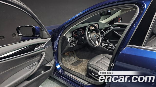 BMW 5-Series 2020 — photo 10
