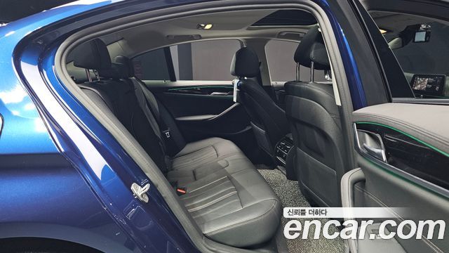 BMW 5-Series 2020 — photo 11