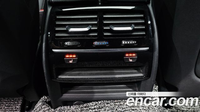 BMW 5-Series 2020 — photo 17