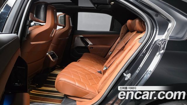 BMW i7 2024 — photo 18