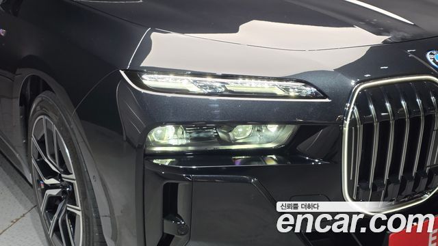 BMW i7 2024 — photo 8