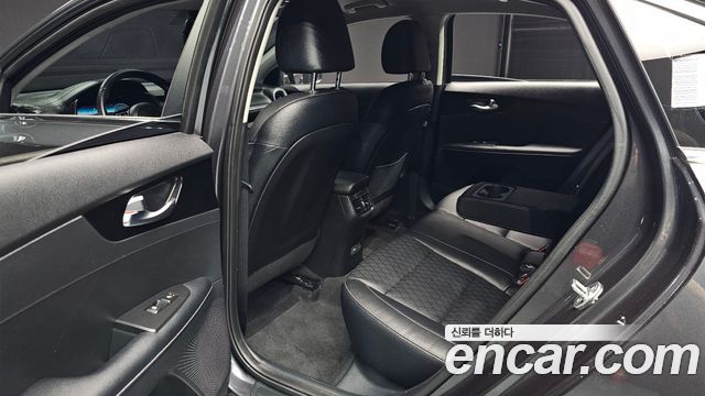 Kia K3 2023 — photo 16