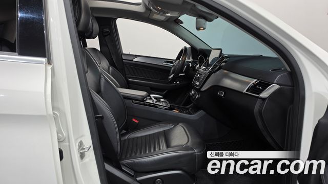 Mercedes-Benz GLE-Class 2017 — photo 11