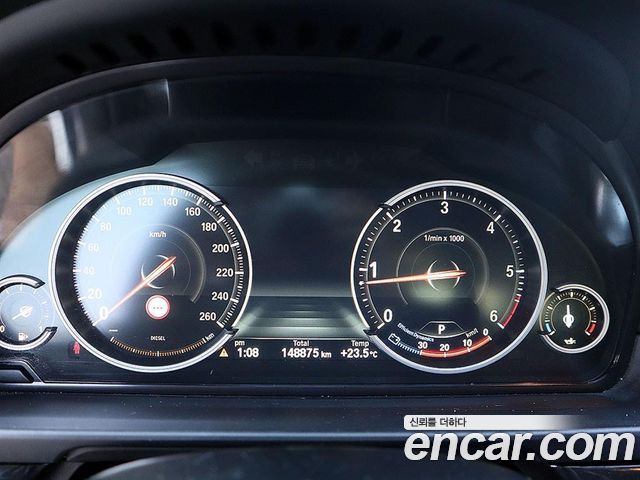 BMW 5-Series 2014 — photo 9