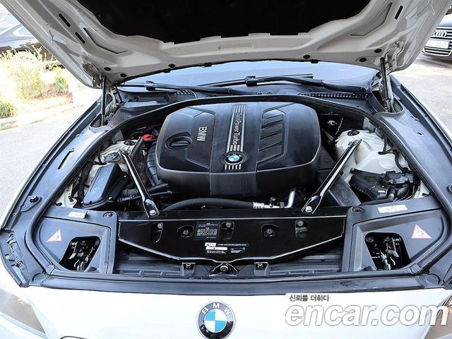BMW 5-Series 2014 — photo 19