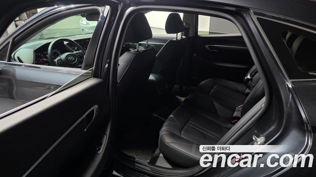 Hyundai Sonata 2022 — photo 11
