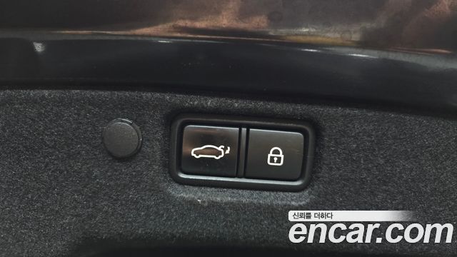 Kia K7 2018 — photo 23
