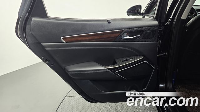 Kia K7 2018 — photo 15