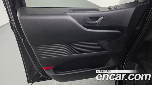 Hyundai Staria 2027 — photo 14