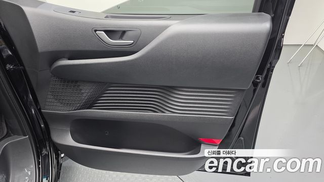 Hyundai Staria 2027 — photo 15