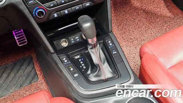 Hyundai AVANTE 2017 — photo 9