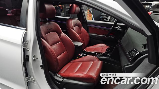 Hyundai AVANTE 2017 — photo 10