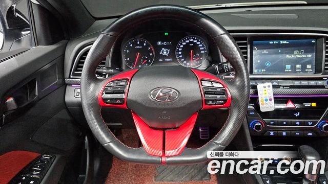 Hyundai AVANTE 2017 — photo 13