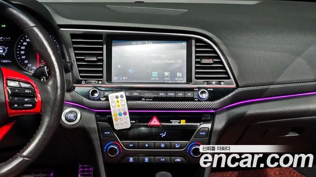 Hyundai AVANTE 2017 — photo 15