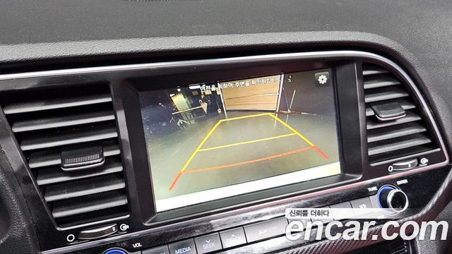 Hyundai AVANTE 2017 — photo 16