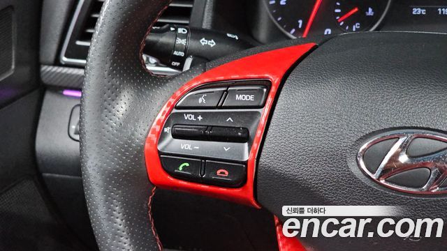 Hyundai AVANTE 2017 — photo 17