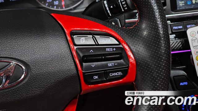 Hyundai AVANTE 2017 — photo 18