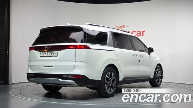 Kia Canival 2022 — photo 2