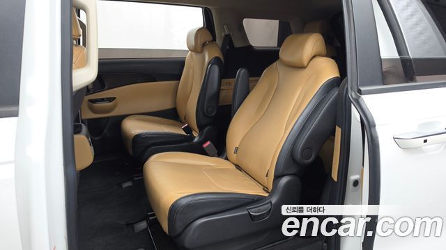 Kia Canival 2022 — photo 16