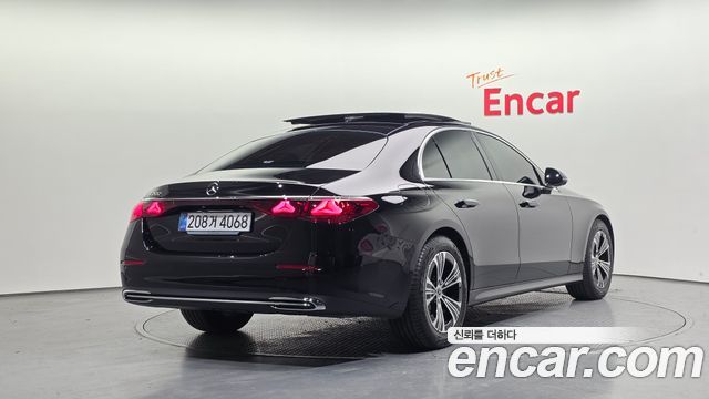 Mercedes-Benz E-Class 2025 — photo 2