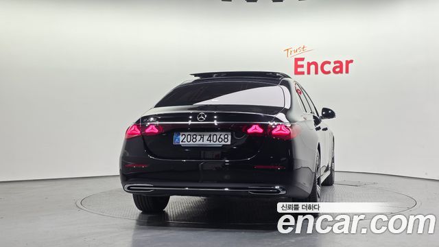 Mercedes-Benz E-Class 2025 — photo 4