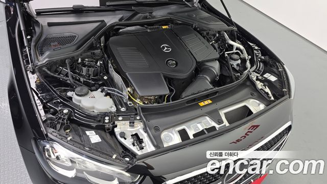 Mercedes-Benz E-Class 2025 — photo 6