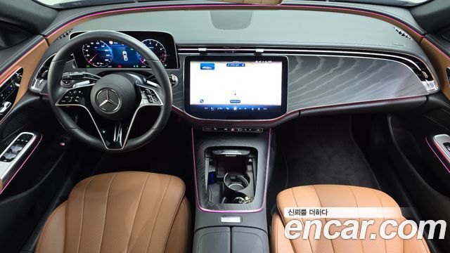 Mercedes-Benz E-Class 2025 — photo 10
