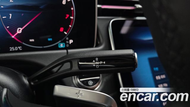 Mercedes-Benz E-Class 2025 — photo 12